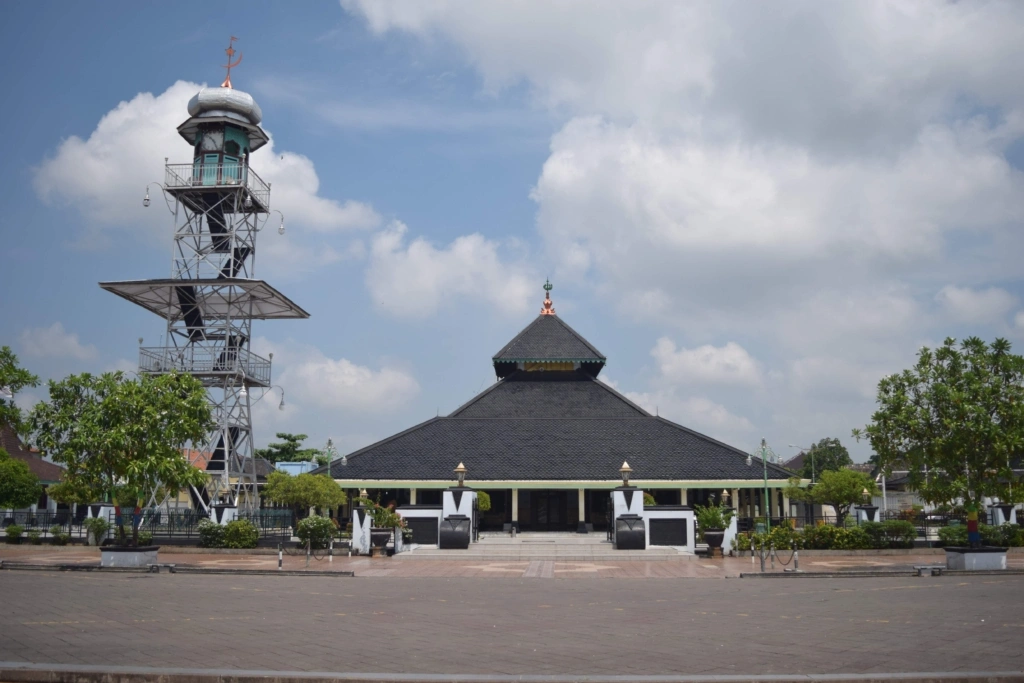 wisata Sejarah masjid agung demak sejarah nusantara